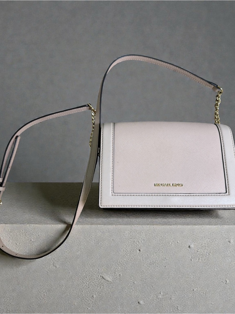 Michael Kors Blush Leather Crossbody Bag with Gold Logo - Picture 4 of 9